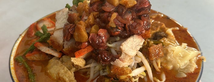 Restoran Shoon Kee 顺记茶餐室 is one of Curry Mee.