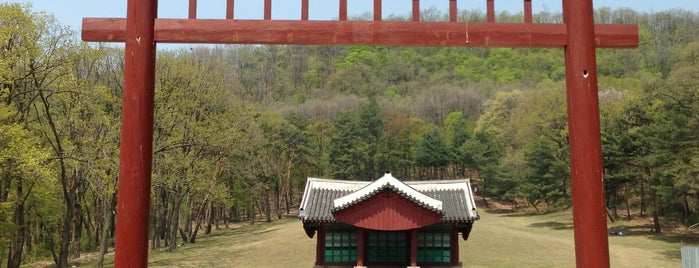 Onreung is one of 조선왕릉 / 朝鮮王陵 / Royal Tombs of the Joseon Dynasty.