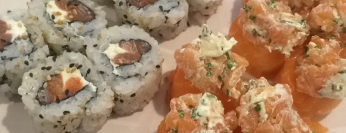 Kokeshi Sushi Delivery is one of Locais curtidos por Fernando.
