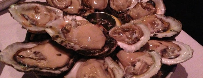 42nd St Oyster Bar is one of Locais curtidos por Dennis.