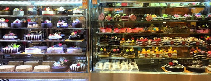 Babol Pastry Shop is one of شمال.