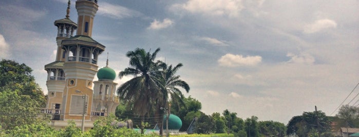 Masjid Al-Ih-San is one of Eastern Bangkok.