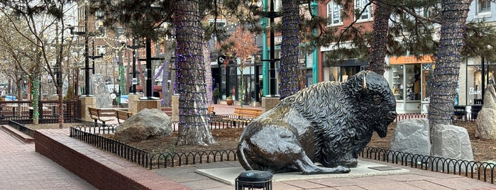 Pearl Street Mall Sculpture Park is one of Denver.