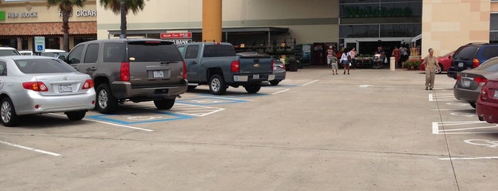 H-E-B plus! is one of Bars carrying Leprechaun Ciders: Houston.