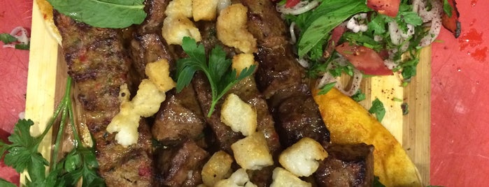 Antakya Kebap Dünyası is one of Lugares favoritos de Kadir.