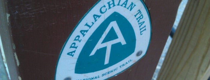 Appalachian Trail to Loudoun Heights Trail Loop is one of Locais salvos de George.