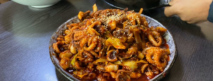 그집 (김포 쭈꾸미 맛집) is one of Locais curtidos por henry.
