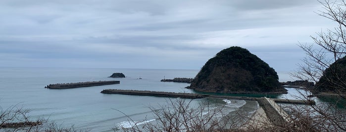 七坂八峠展望台 is one of Beautiful Beach..