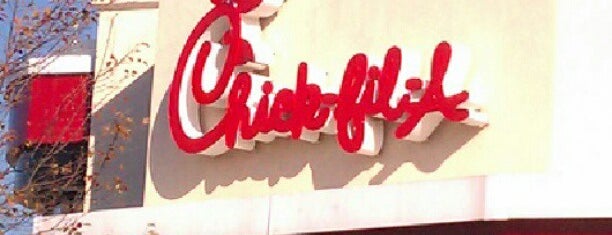 Chick-fil-A is one of Tempat yang Disukai Raquel.