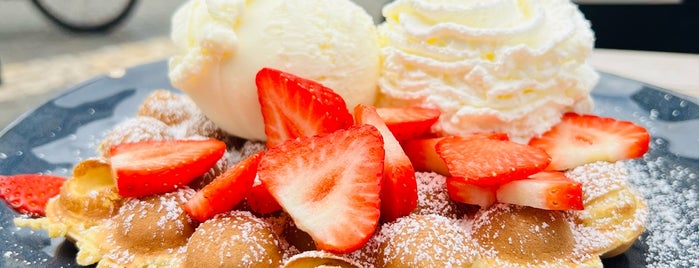 Bubble Waffle Café is one of To visit.
