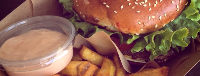 Regal Burger is one of Posti che sono piaciuti a Iveta.
