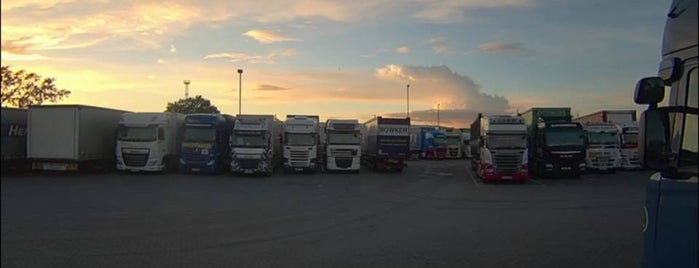 Crewe Truckstop Cowley Way is one of Truckstops And Other Places To Park Overnight.