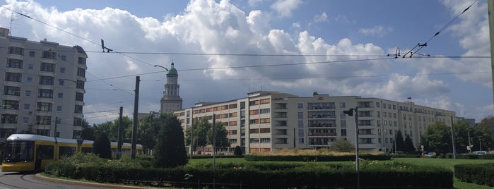 Bersarinplatz is one of สถานที่ที่ Lutz ถูกใจ.