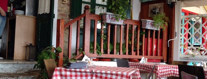 Vesuvio Pizza is one of สถานที่ที่ Stratis ถูกใจ.