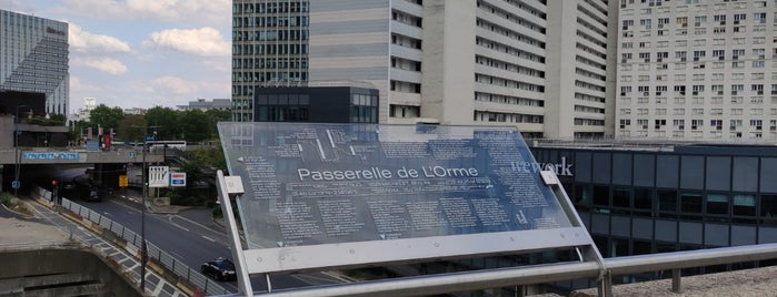 Passerelle de l'Orme is one of La Défense.