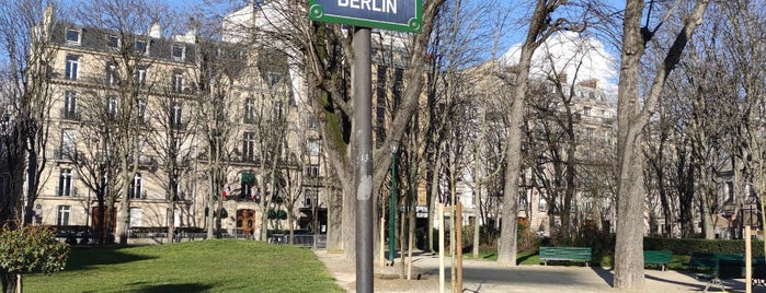 Square de Berlin is one of Tempat yang Disukai martín.