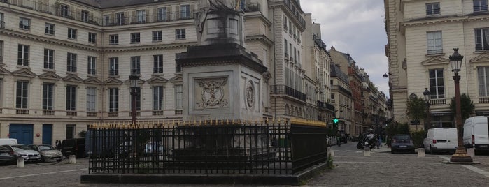 Place du Palais Bourbon is one of A visiter.