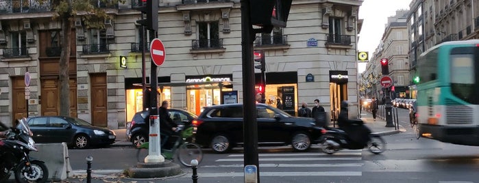 Grand Optical is one of Espace Commercial St-Lazare Paris.