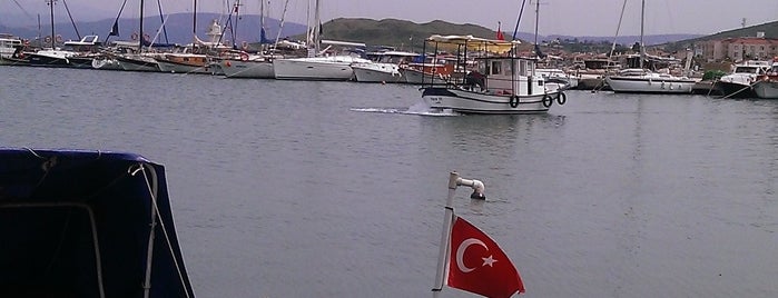 Çeşmealtı Limanı is one of Emre nin malikhanesi.