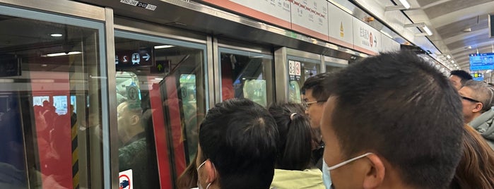 MTR East Tsim Sha Tsui Station is one of Shank'ın Beğendiği Mekanlar.