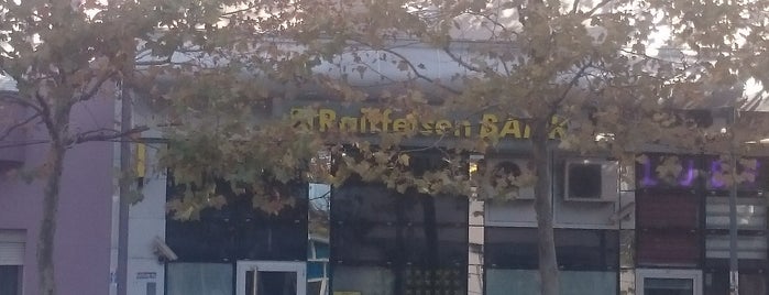 Raiffeisen is one of Orte, die Jana gefallen.