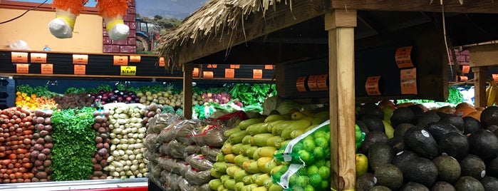 Ideal Market is one of Lugares favoritos de Ruben.