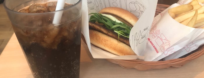 MOS Burger is one of 食事スポット.