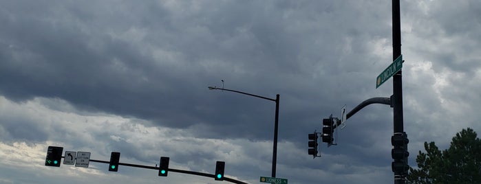 Lincoln Ave & Peoria St is one of Lugares favoritos de Andy.