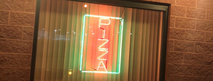 Bruno's Pizza is one of Lugares favoritos de Jim.