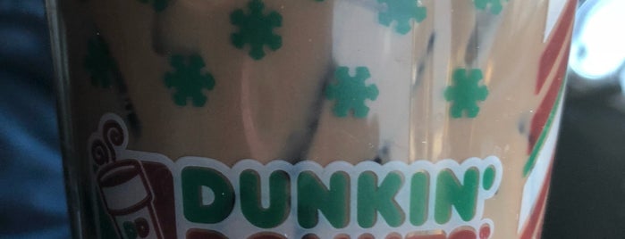Dunkin' is one of Locais curtidos por Michelle.