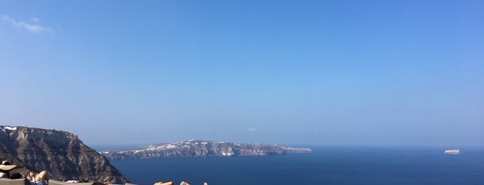 Lilium Villa is one of Santorini.