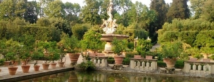 Fontana dell'Isola is one of Lugares favoritos de Salvatore.