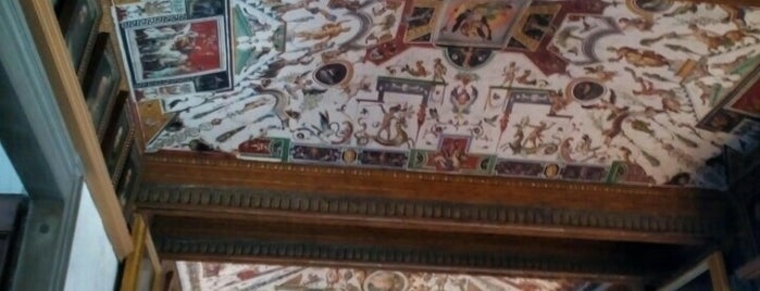 Galleria degli Uffizi is one of Tempat yang Disukai Salvatore.