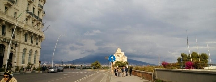 Lungomare di Napoli is one of สถานที่ที่ Salvatore ถูกใจ.