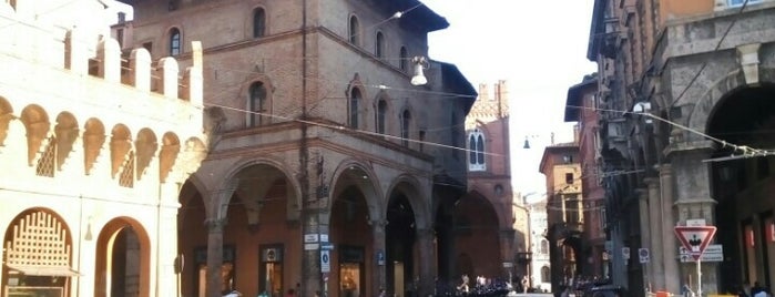 Piazza di Porta Ravegnana is one of Salvatore : понравившиеся места.