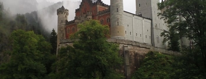 Schloss Neuschwanstein is one of สถานที่ที่ Salvatore ถูกใจ.