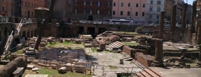 Largo di Torre Argentina is one of Salvatoreさんのお気に入りスポット.