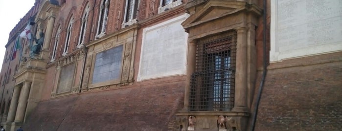 Piazza Maggiore is one of Salvatore'nin Beğendiği Mekanlar.