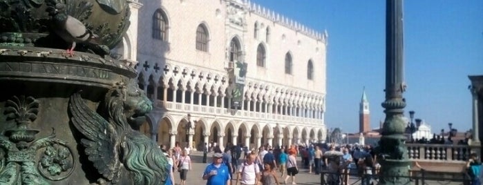 Piazza San Marco is one of สถานที่ที่ Salvatore ถูกใจ.