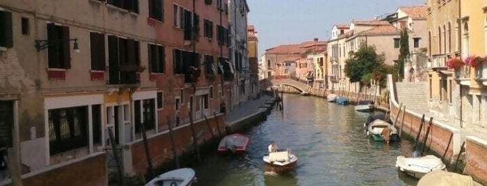 Ponte Foscarini is one of Tempat yang Disukai Salvatore.