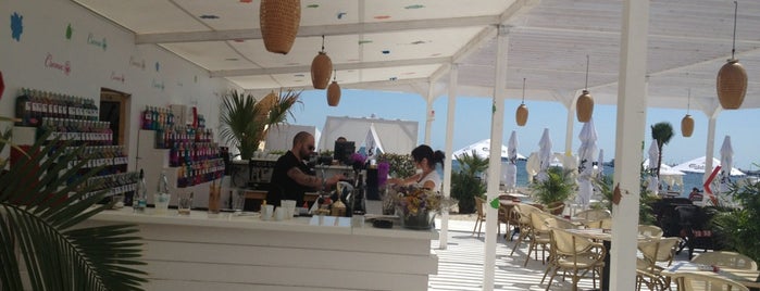 Crema Café & Lounge is one of สถานที่ที่บันทึกไว้ของ Uğur.