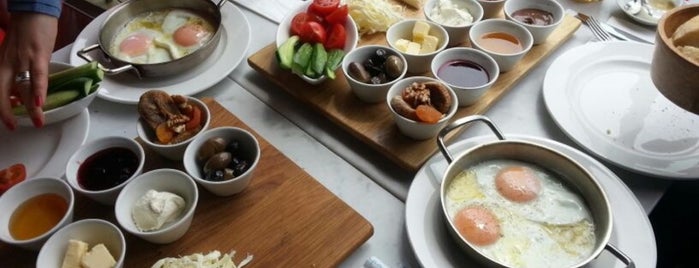 Puppa Brasserie is one of İstanbul.