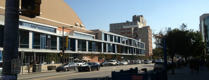 Drexel Parking Garage is one of Özgeさんのお気に入りスポット.