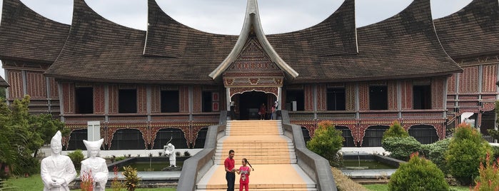 Museum Adityawarman is one of Museum In Indonesia.