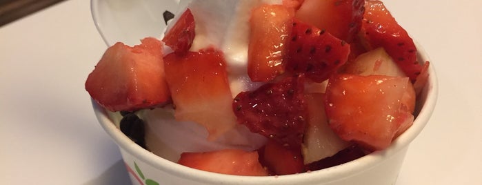 Pinkberry is one of The 15 Best Places for Parfaits in Los Angeles.