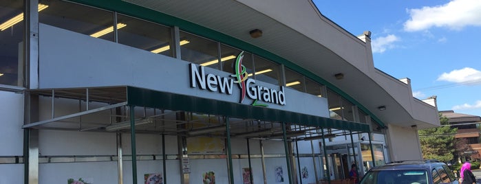 New Grand Mart is one of Tempat yang Disukai Terri.