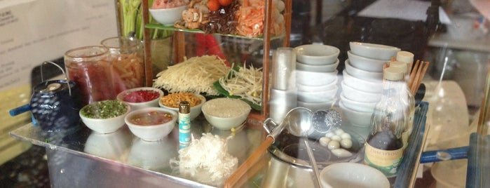 Phở Phú Quốc Vietnamese is one of Locais curtidos por Xiao.
