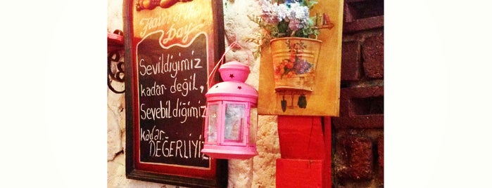 Başak Cafe is one of Tempat yang Disukai Lusin Juliana.
