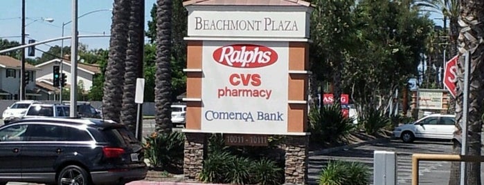Beachmont Plaza is one of Ryanさんのお気に入りスポット.