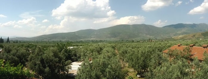 Çiçekli Köyü is one of Tempat yang Disukai Erhan.